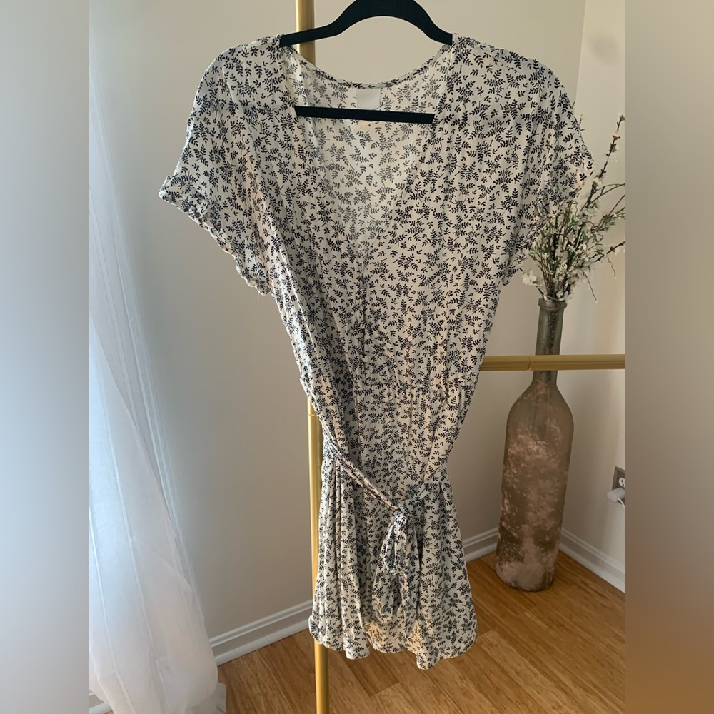 H&M short sleeve dress with button detail and belt tie size L